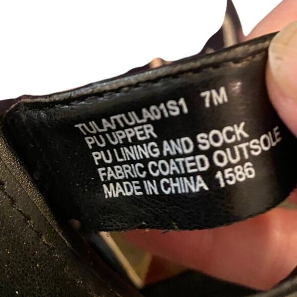 Steve Madden Sandals Black and Gold Wood Heel - Picture 7 of 7